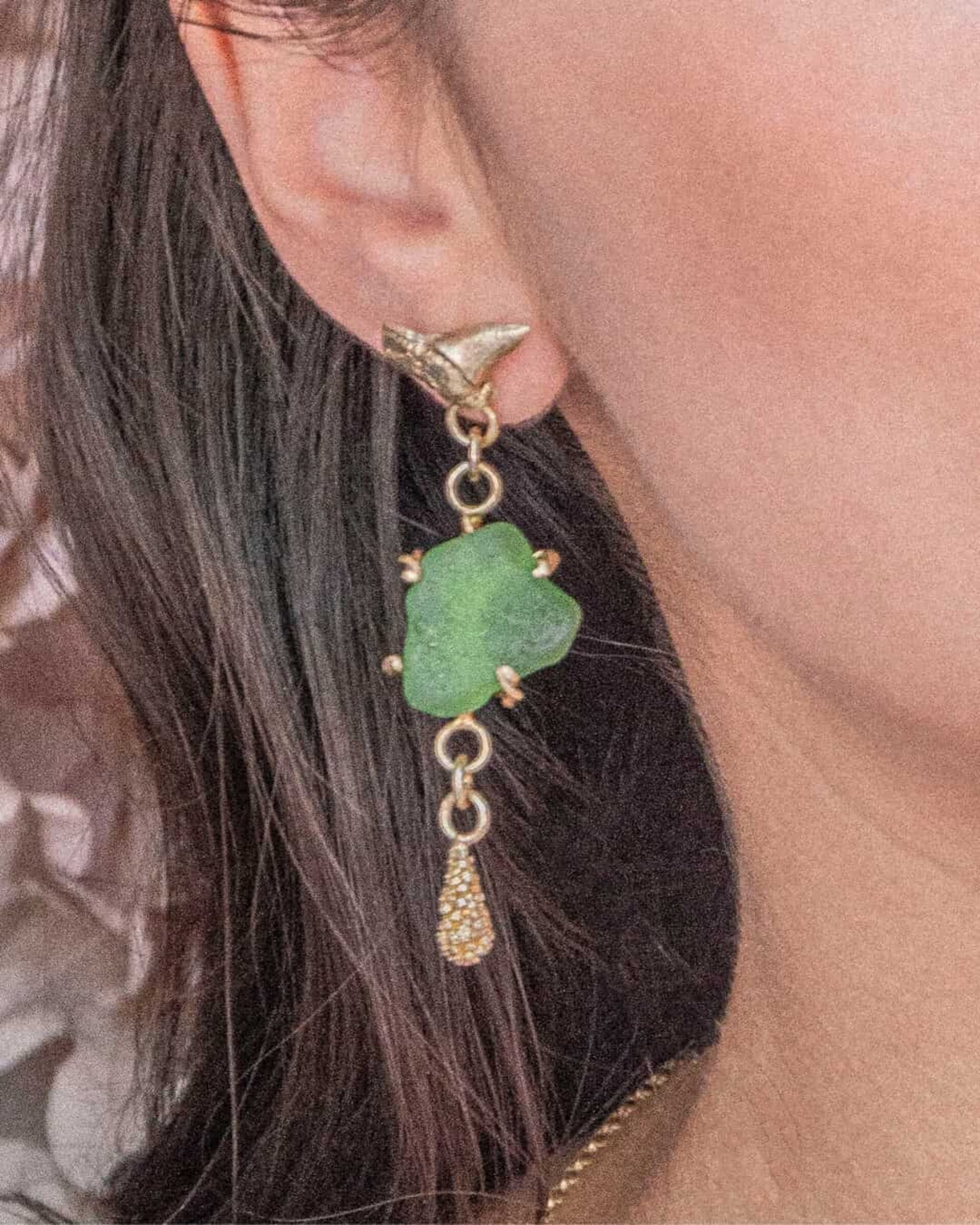 Unequal long earrings in gold with sea glass found in the Mediterranean OOAK - 2