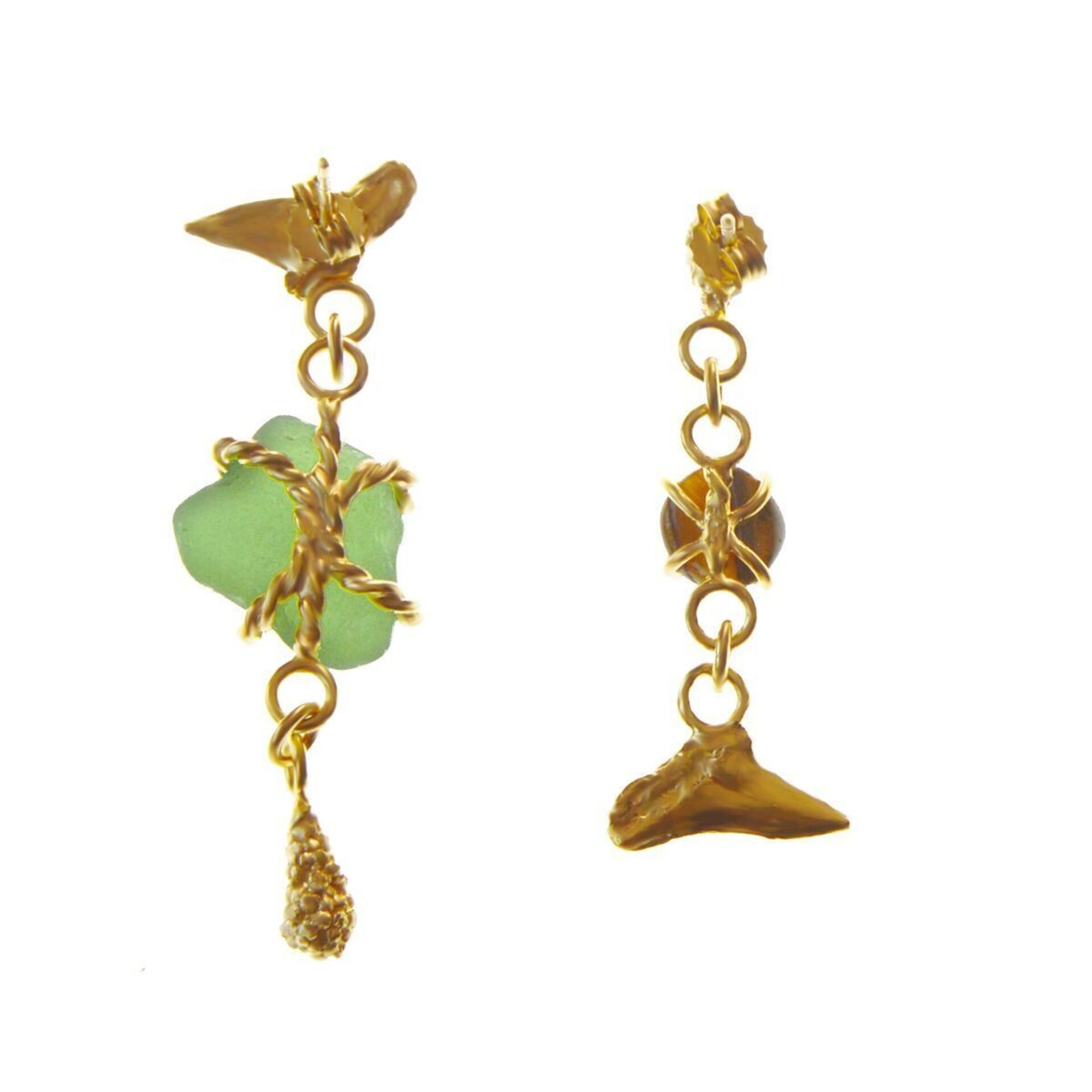 Unequal long earrings in gold with sea glass found in the Mediterranean OOAK - 4